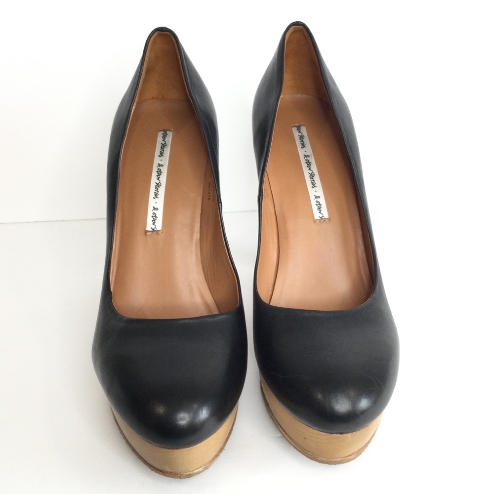 Leather Round Toe Carved Flower Heels - Picture 4 of 9